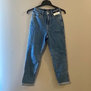 Hollister High Rise Mom Jean- Stretch